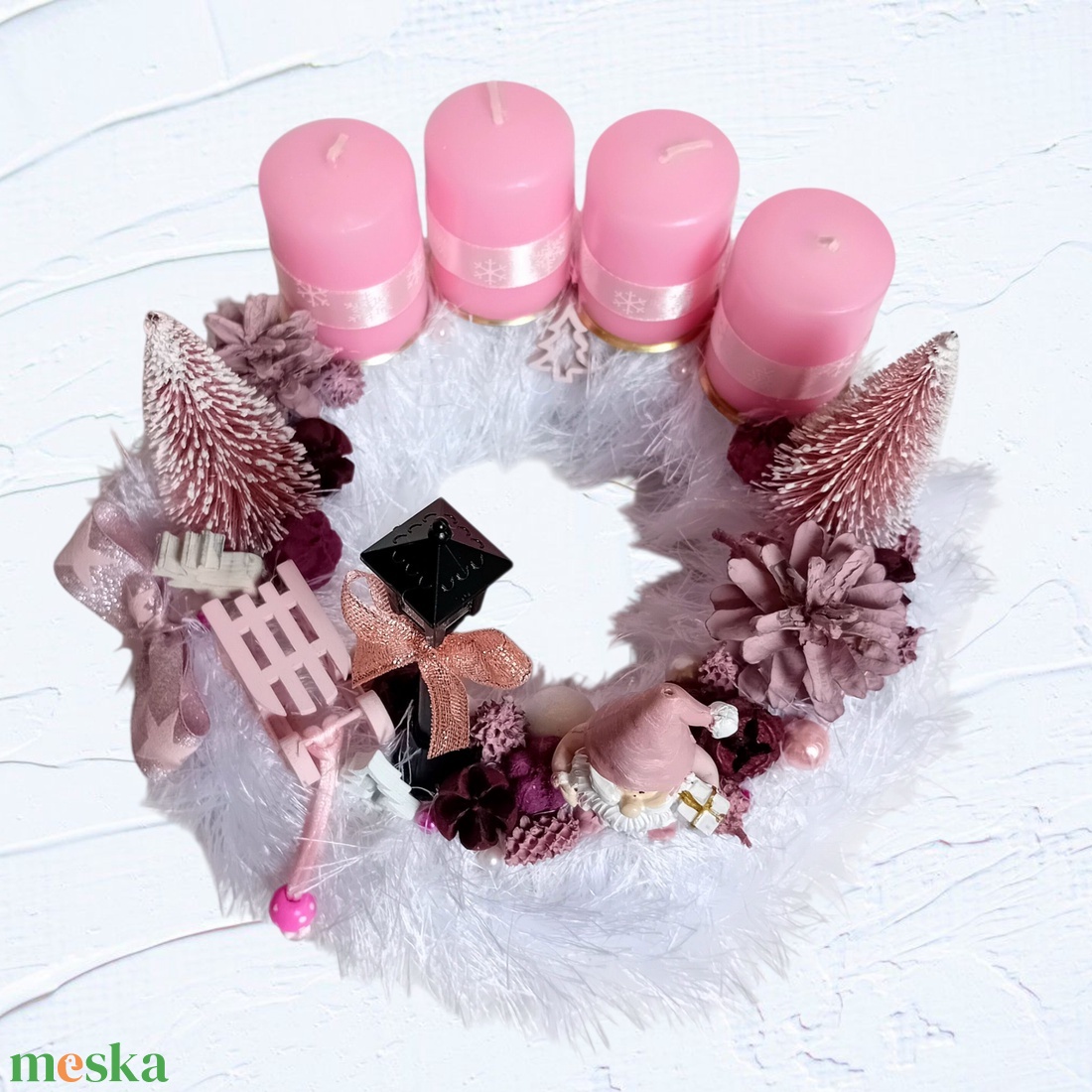Adventi, karácsonyi manós koszorú, asztaldísz rózsaszín - karácsony - adventi díszek - adventi asztaldísz - Meska.hu