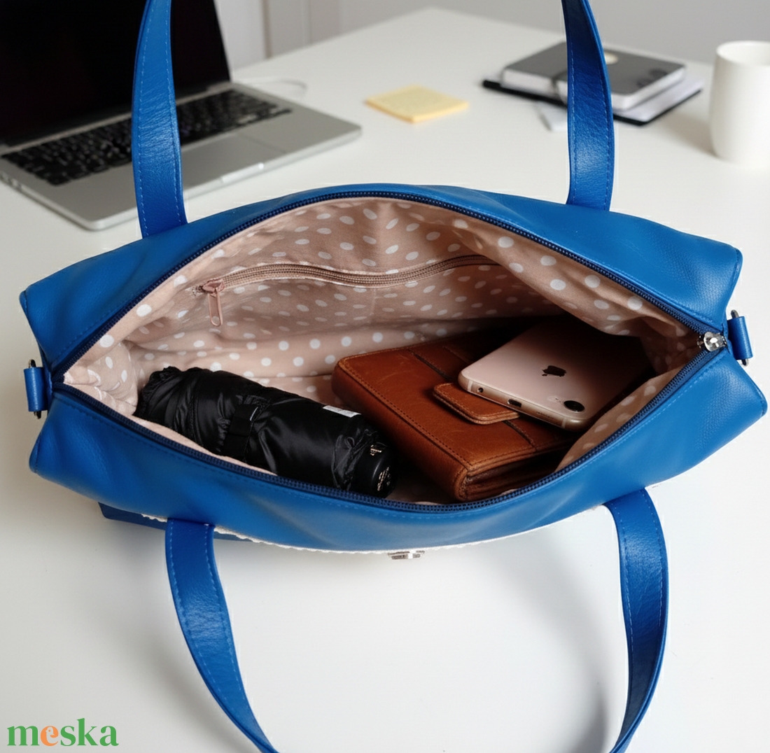 Pakolós válltáska steppelve kék hajókormány medállal 31x19 cm - táska & tok - kézitáska & válltáska - válltáska - Meska.hu