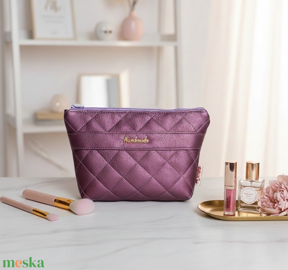  Neszesszer univerzális steppelt mintával metál lila 21x13 cm - táska & tok - neszesszer - Meska.hu