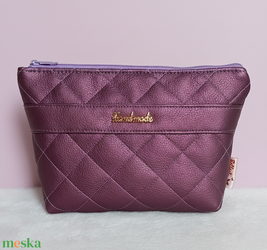  Neszesszer univerzális steppelt mintával metál lila 21x13 cm - táska & tok - neszesszer - Meska.hu