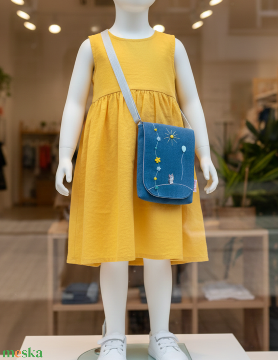 Gyerek farmer oldaltáska válltáska cicával és lufival - táska & tok - kézitáska & válltáska - vállon átvethető táska - Meska.hu