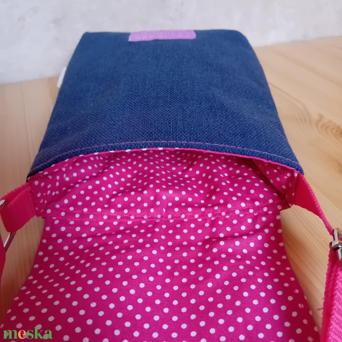 Gyerek farmer oldaltáska válltáska cicával és piros szívecskékkel - táska & tok - kézitáska & válltáska - vállon átvethető táska - Meska.hu