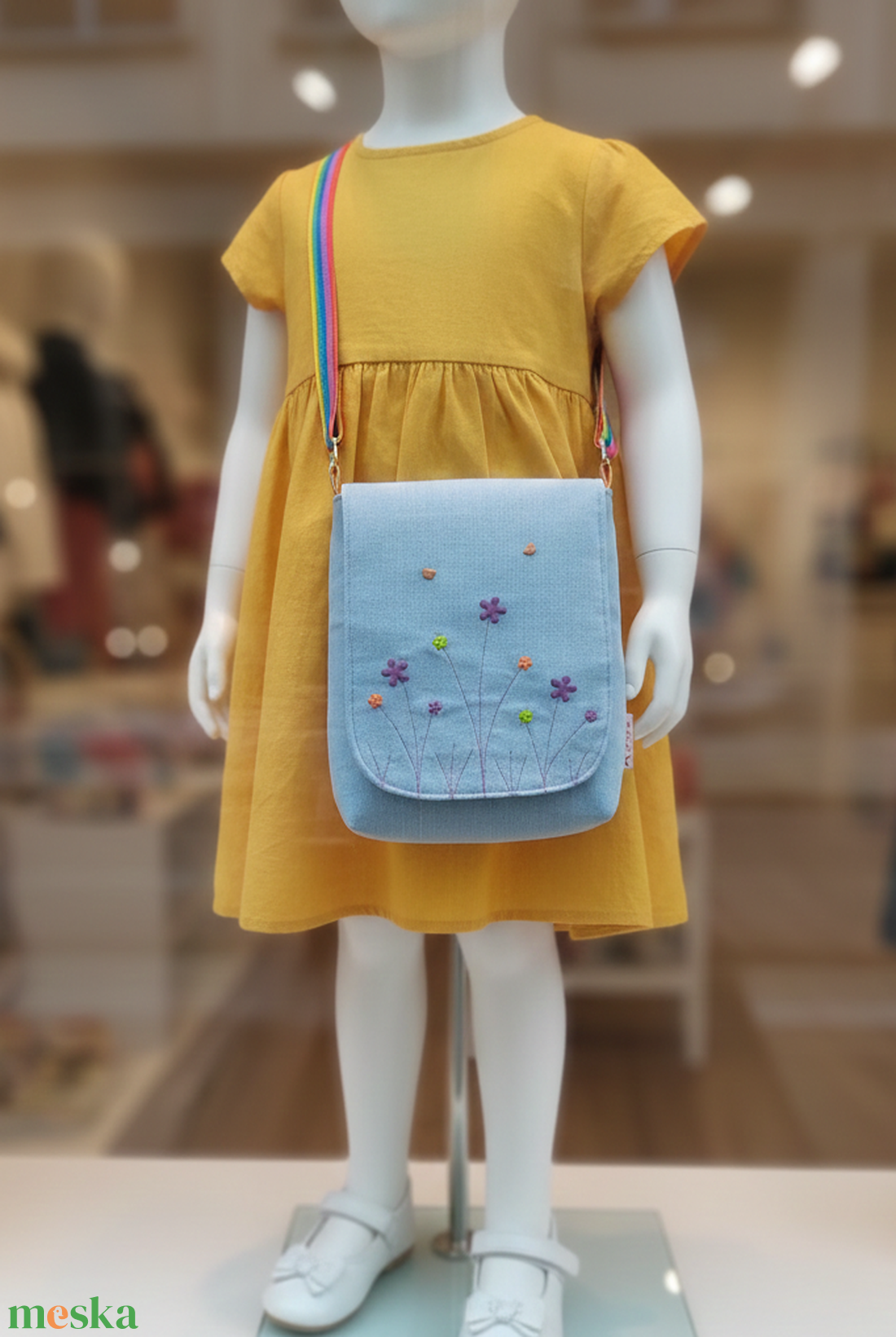 Gyerek farmer oldaltáska válltáska  színes virágokkal pillangókkal - táska & tok - kézitáska & válltáska - vállon átvethető táska - Meska.hu