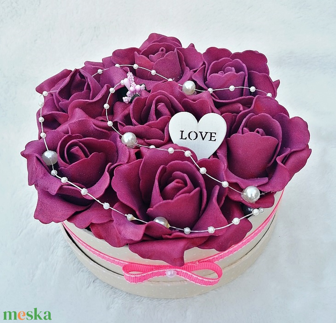 Rózsabox bordó színű virágokkal - otthon & életmód - virágdekoráció - virágok - virágbox - Meska.hu