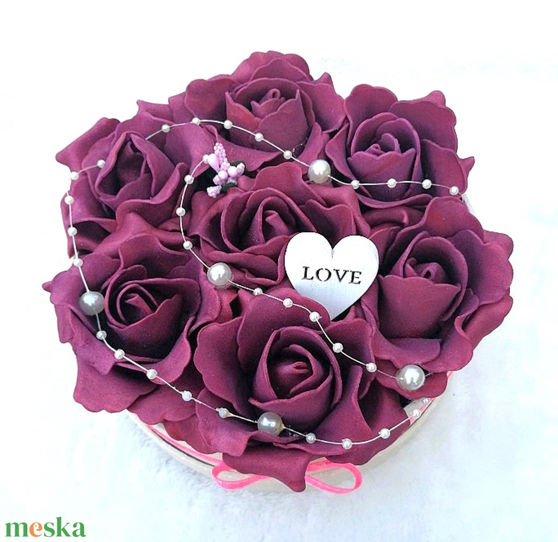 Rózsabox bordó színű virágokkal - otthon & életmód - virágdekoráció - virágok - virágbox - Meska.hu