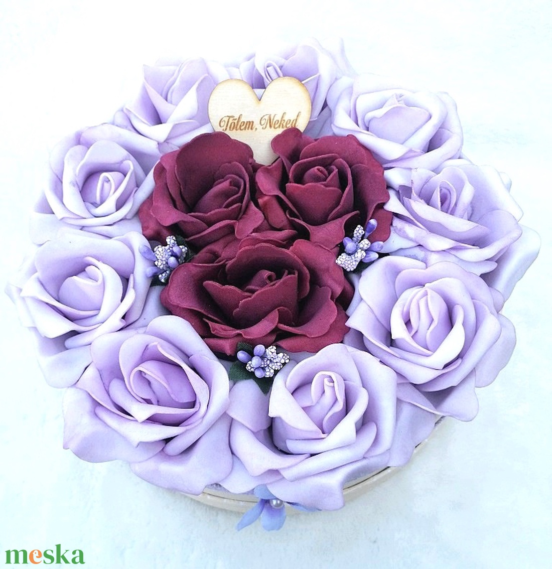 Rózsabox lila és bordó színű virágokkal - otthon & életmód - virágdekoráció - virágok - virágbox - Meska.hu