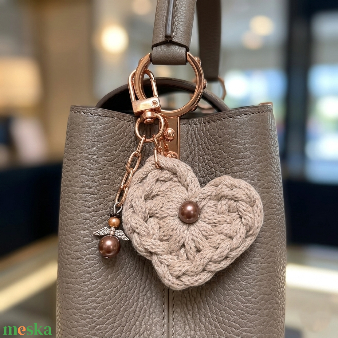 Táskadísz kulcstartó horgolt szívvel angyalkával, bézs - táska & tok - kulcstartó & táskadísz - kulcstartó - Meska.hu