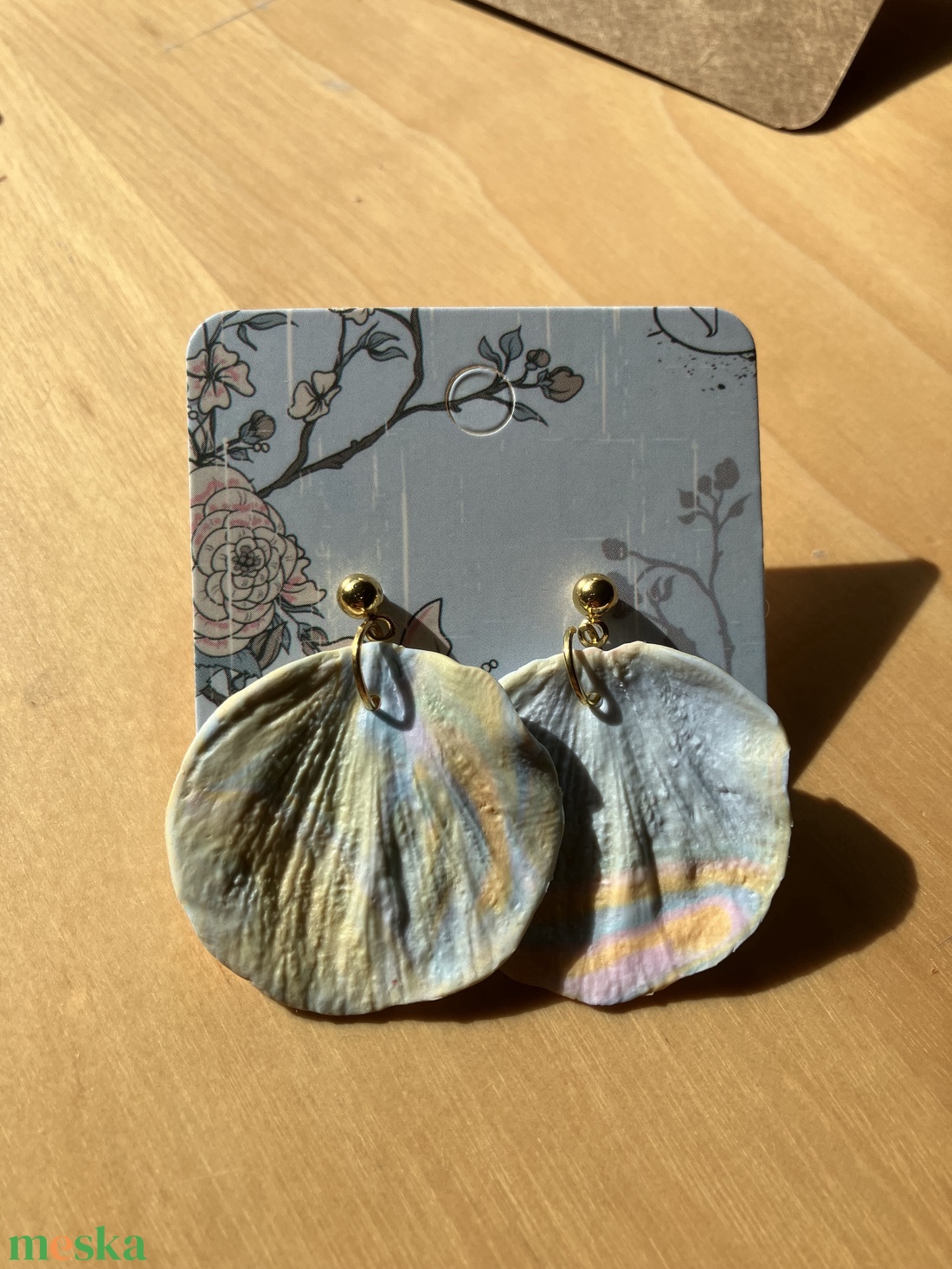 Virágszirom alakú polymer clay, süthető gyurma fülbevaló - ékszer - fülbevaló - lógó fülbevaló - Meska.hu