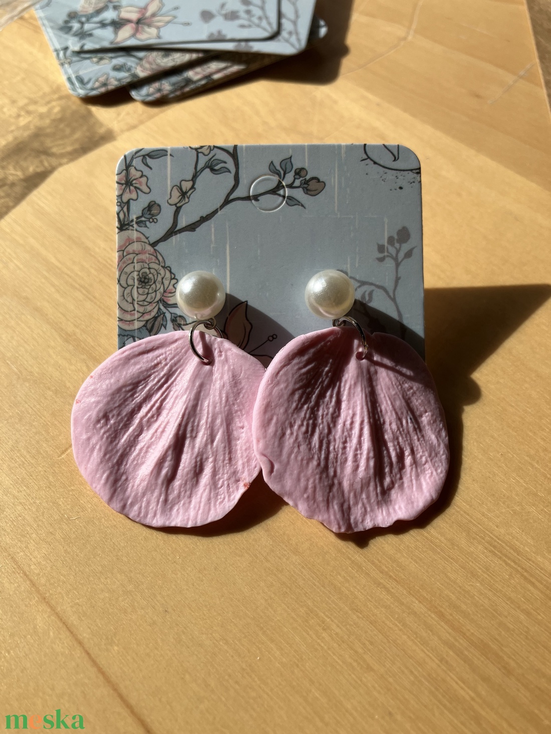 Virágszirom alakú polymer clay, süthető gyurma fülbevaló - ékszer - fülbevaló - lógó fülbevaló - Meska.hu