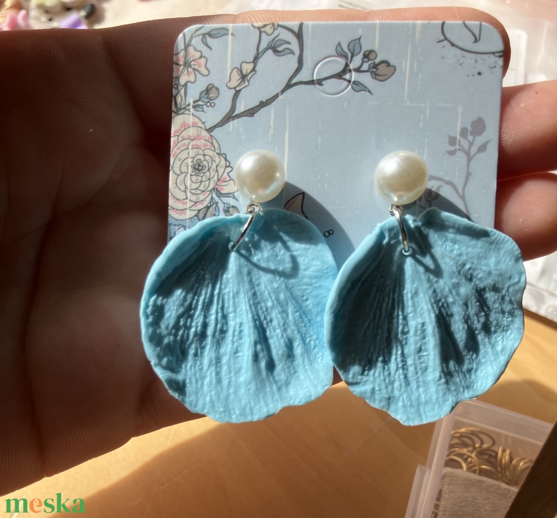 Virágszirom alakú polymer clay, süthető gyurma fülbevaló - ékszer - fülbevaló - lógó fülbevaló - Meska.hu