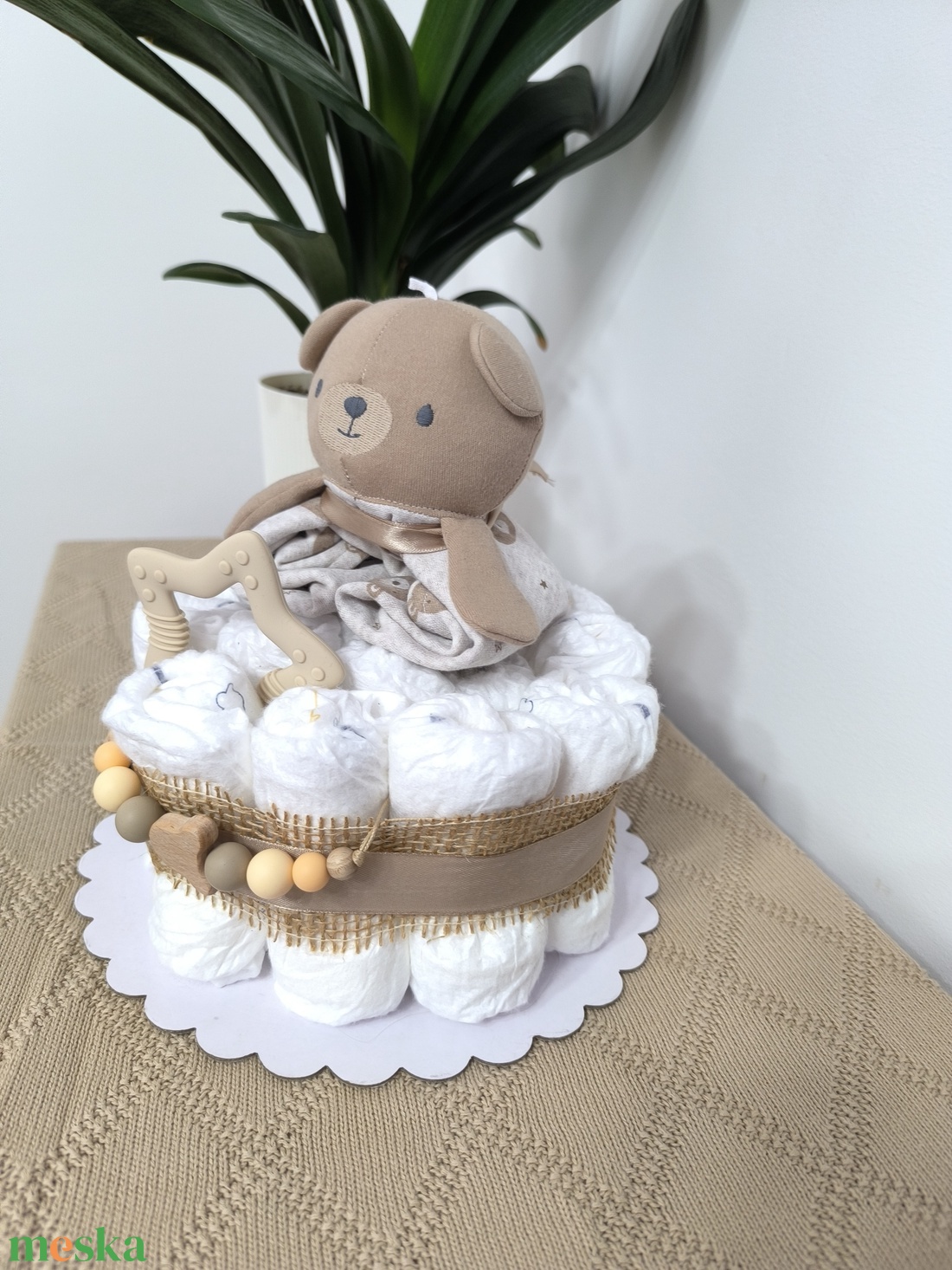 Unisex pelenkatorta natúr színekben  babaajándék kislánynak vagy kisfiúnak - játék & sport - babalátogató ajándékcsomag - Meska.hu