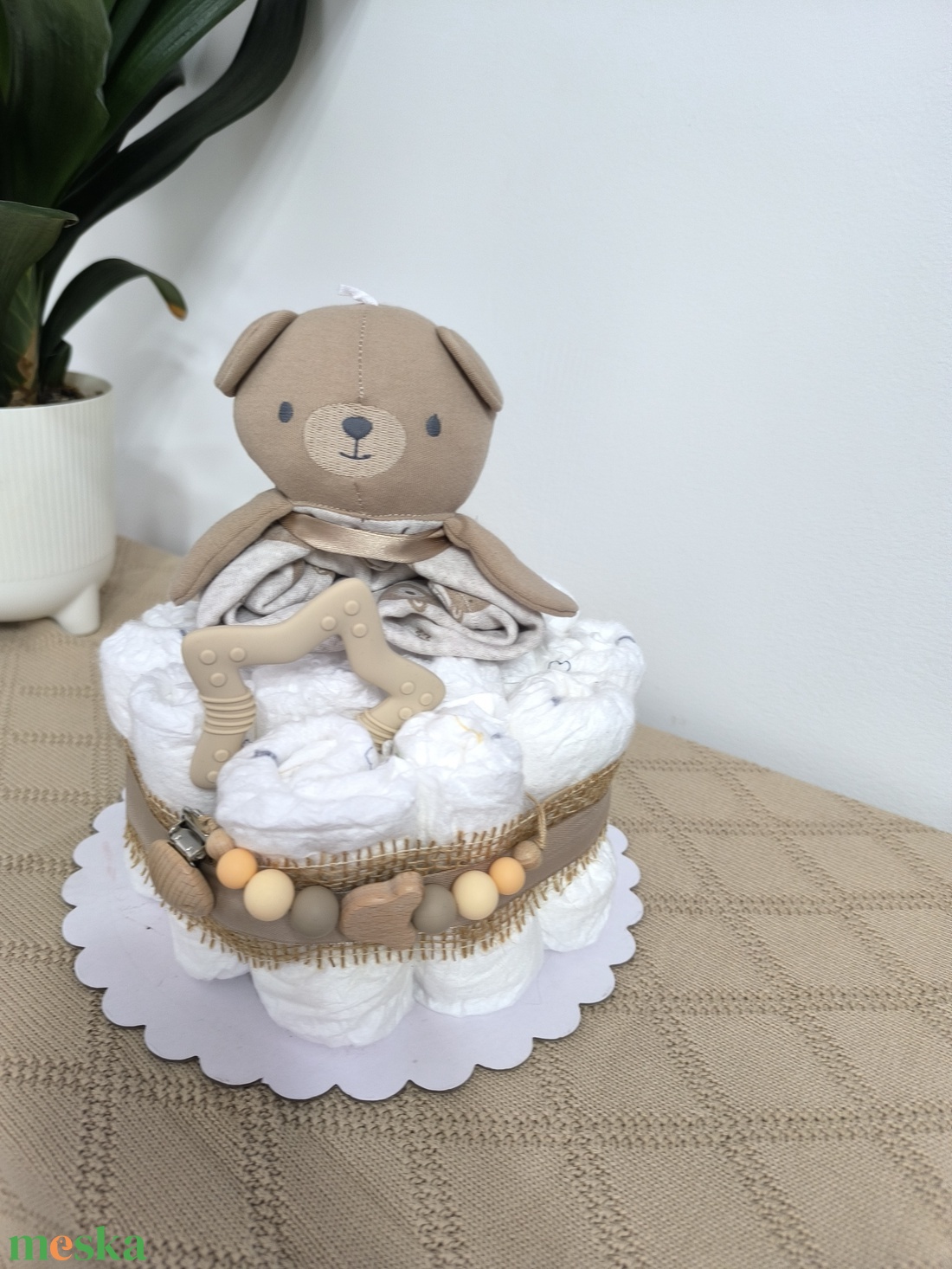 Unisex pelenkatorta natúr színekben  babaajándék kislánynak vagy kisfiúnak - játék & sport - babalátogató ajándékcsomag - Meska.hu