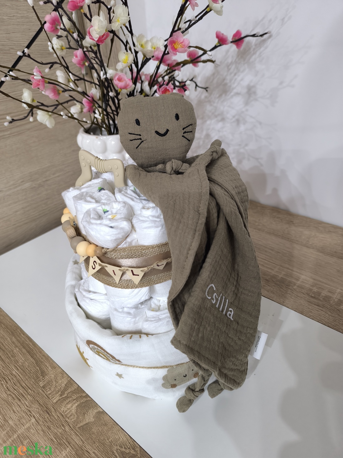 Natúr stílusú, egyedi pelenkatorta névvel � babalátogató ajándék - baba - mama - pelenkázó, babafürdető kellékek - pelenkatorta - Meska.hu