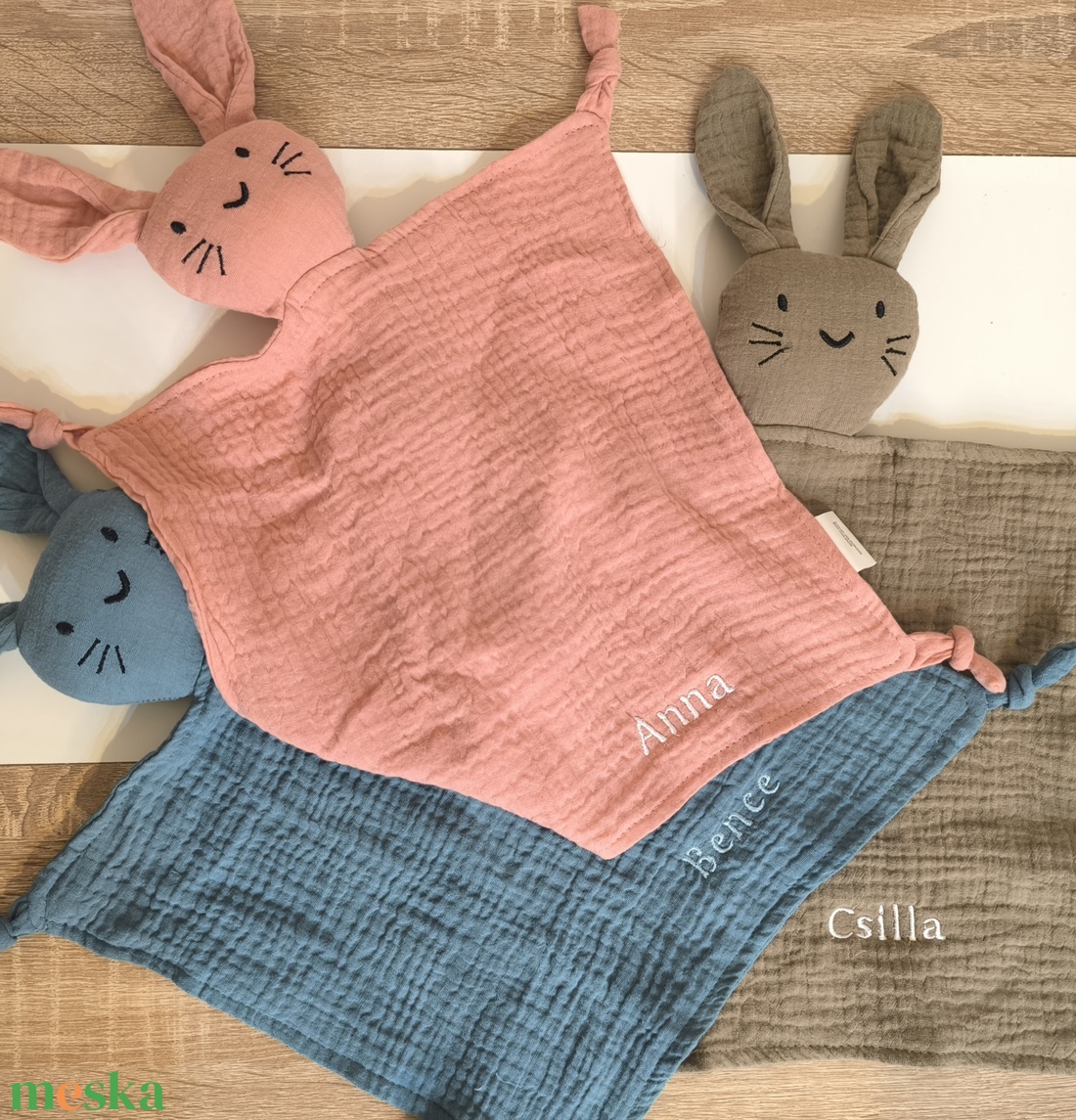 Puha, egyedi nyuszis szundikendő névvel � babaköszöntő ajándék - baba - mama - baba játékok - szundikendő, alvóka - Meska.hu