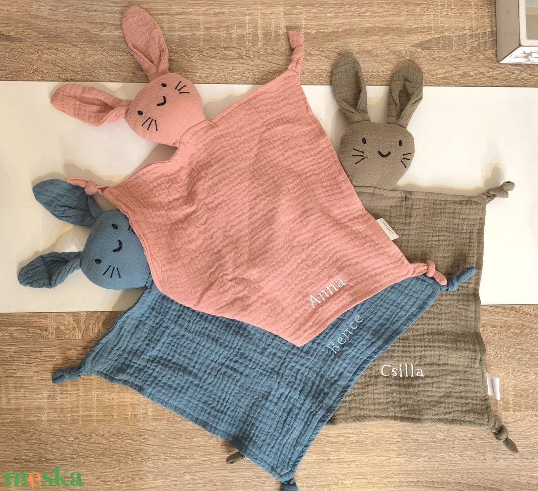 Puha, egyedi nyuszis szundikendő névvel � babaköszöntő ajándék - baba - mama - baba játékok - szundikendő, alvóka - Meska.hu