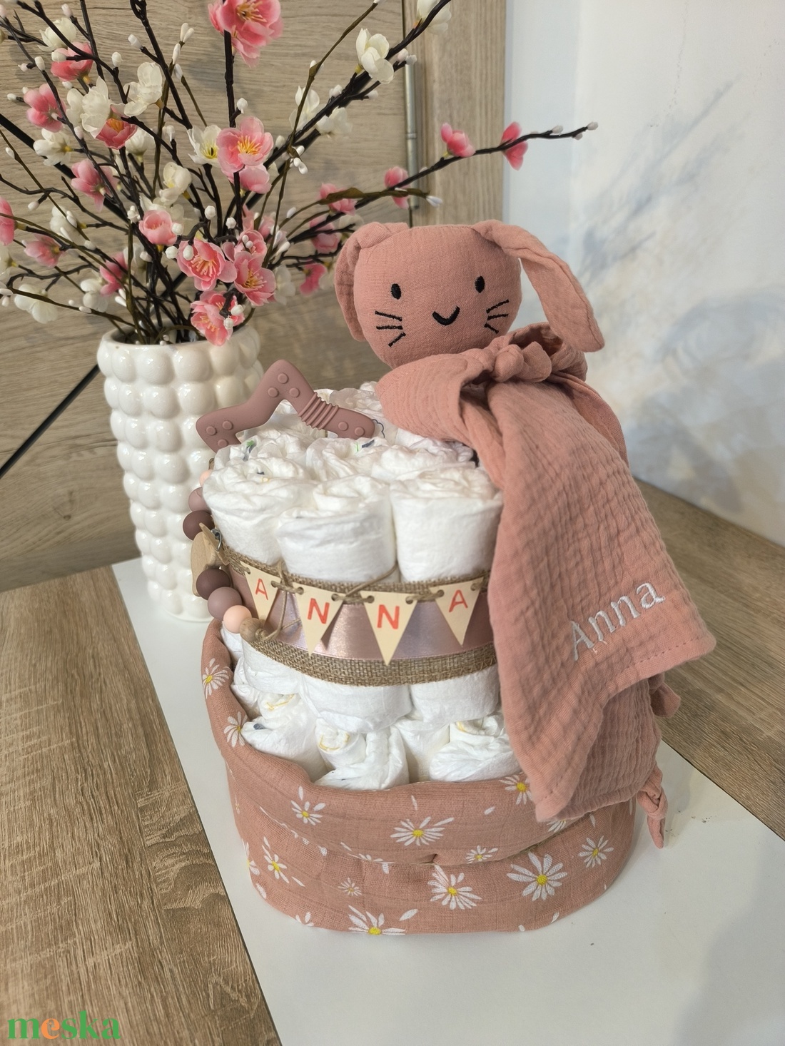 Rózsaszín, natúr stílusú, egyedi pelenkatorta névvel � babalátogató ajándék (2 szintes) - baba - mama - pelenkázó, babafürdető kellékek - pelenkatorta - Meska.hu