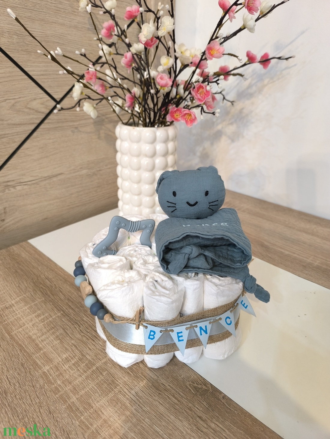 K�k, natúr stílusú, egyedi pelenkatorta névvel � babalátogató ajándék (1 szintes) - baba - mama - pelenkázó, babafürdető kellékek - pelenkatorta - Meska.hu