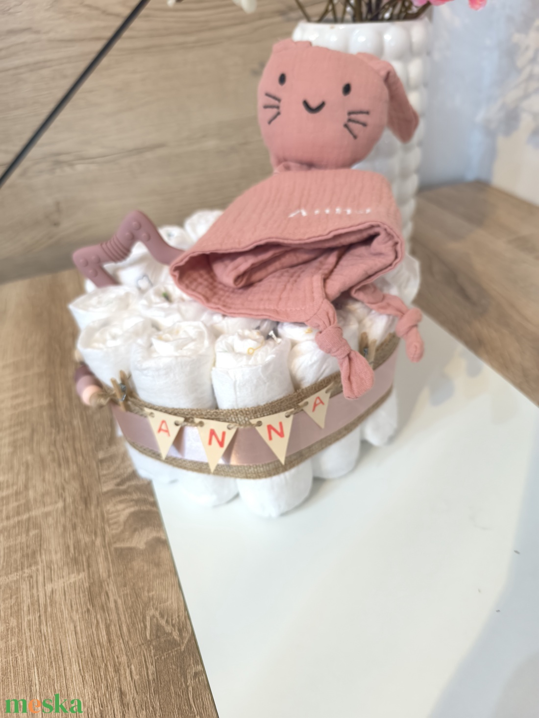 Rózsaszín, natúr stílusú, egyedi pelenkatorta névvel � babalátogató ajándék (1 szintes) - baba - mama - pelenkázó, babafürdető kellékek - pelenkatorta - Meska.hu