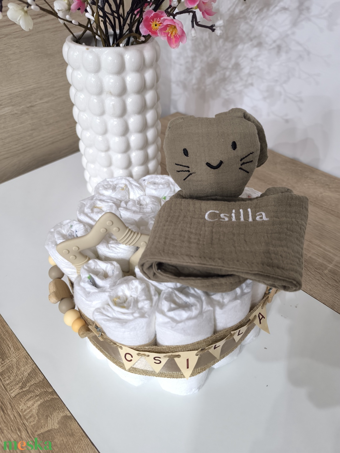 Natúr stílusú, egyedi pelenkatorta névvel � babalátogató ajándék - baba - mama - pelenkázó, babafürdető kellékek - pelenkatorta - Meska.hu