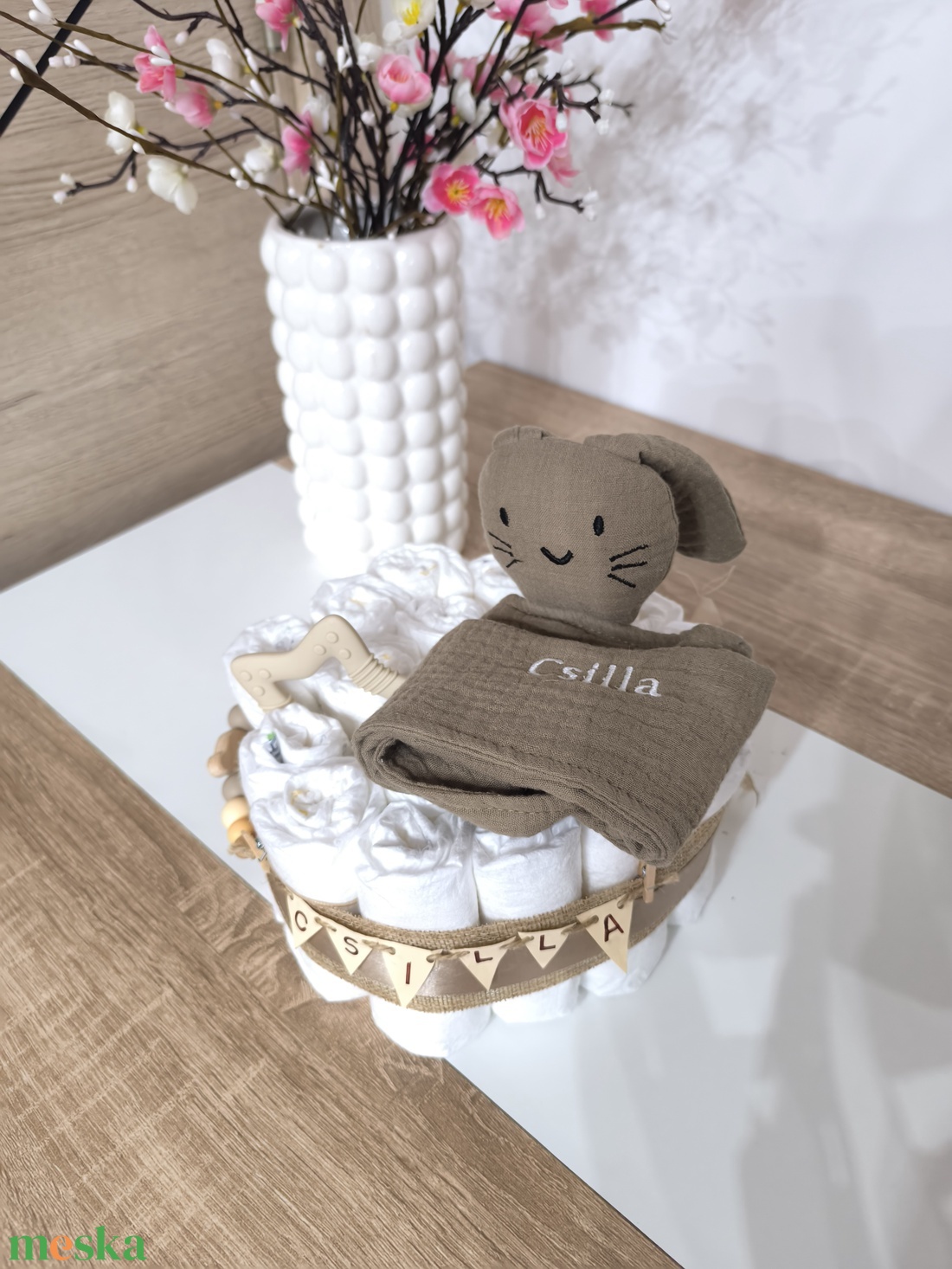 Natúr stílusú, egyedi pelenkatorta névvel � babalátogató ajándék - baba - mama - pelenkázó, babafürdető kellékek - pelenkatorta - Meska.hu