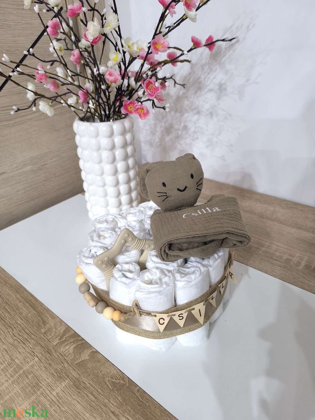 Natúr stílusú, egyedi pelenkatorta névvel � babalátogató ajándék - baba - mama - pelenkázó, babafürdető kellékek - pelenkatorta - Meska.hu