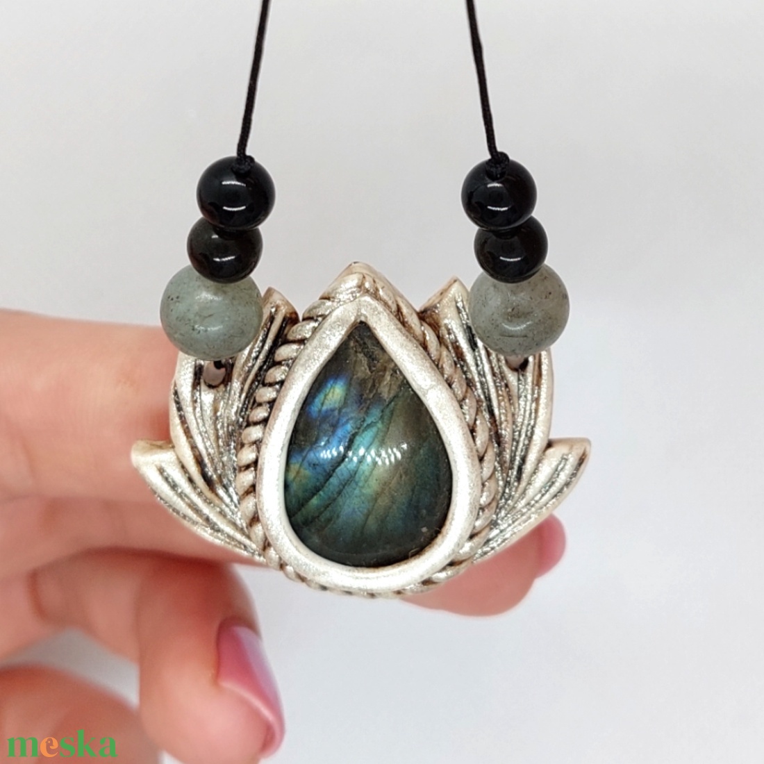 Lótuszvirág amulett labradorittal - ékszer - nyaklánc - medálos nyaklánc - Meska.hu Lótuszvirág amulett labradorittal - ékszer - nyaklánc - medálos nyaklánc - Meska.hu