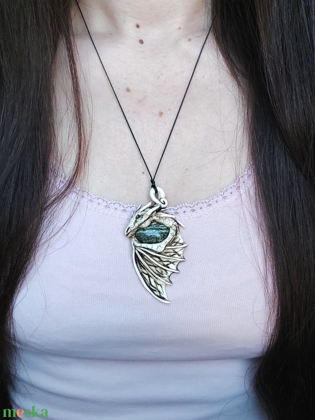 Sárkány amulett szerpentin ásvánnyal - ékszer - nyaklánc - medálos nyaklánc - Meska.hu Sárkány amulett szerpentin ásvánnyal - ékszer - nyaklánc - medálos nyaklánc - Meska.hu