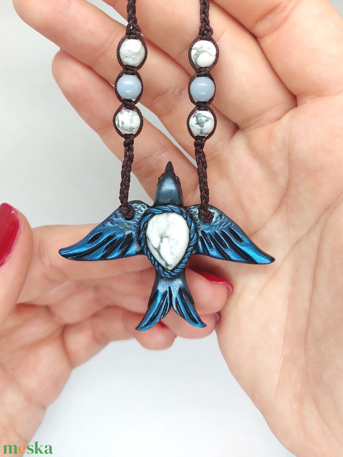 Fecske amulett howlit és angelit ásvánnyal  - ékszer - nyaklánc - medálos nyaklánc - Meska.hu