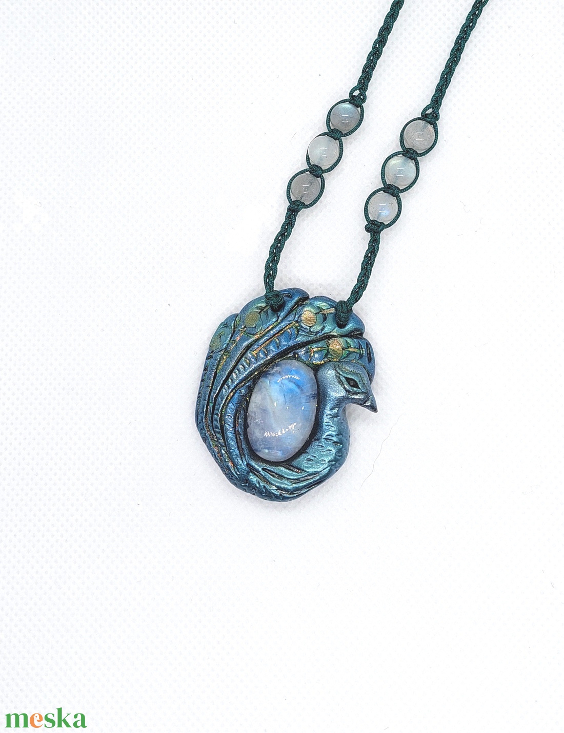 Páva amulett szivárvány holdkővel - ékszer - nyaklánc - medálos nyaklánc - Meska.hu Páva amulett szivárvány holdkővel - ékszer - nyaklánc - medálos nyaklánc - Meska.hu