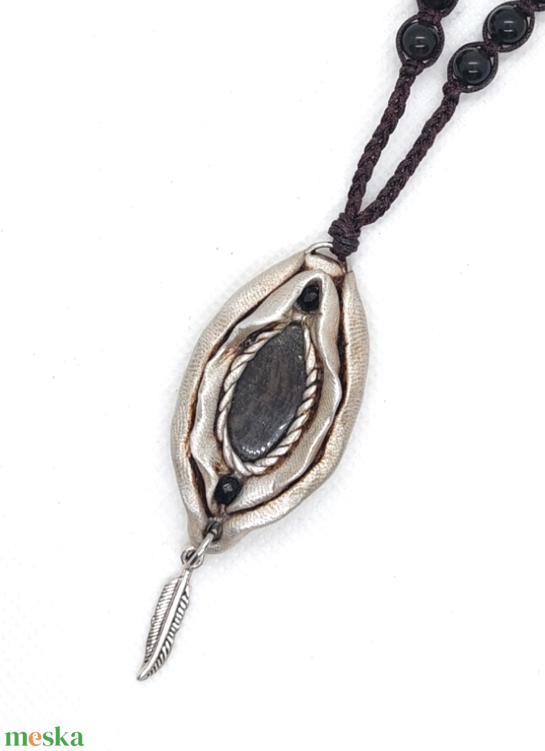 Yoni amulett hiperszténnel és arany obszidiánnal - ékszer - nyaklánc - medálos nyaklánc - Meska.hu Yoni amulett hiperszténnel és arany obszidiánnal - ékszer - nyaklánc - medálos nyaklánc - Meska.hu