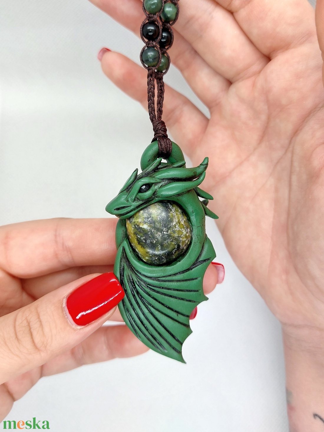 Sárkány amulett szerpentin ásvánnyal  - ékszer - nyaklánc - medálos nyaklánc - Meska.hu