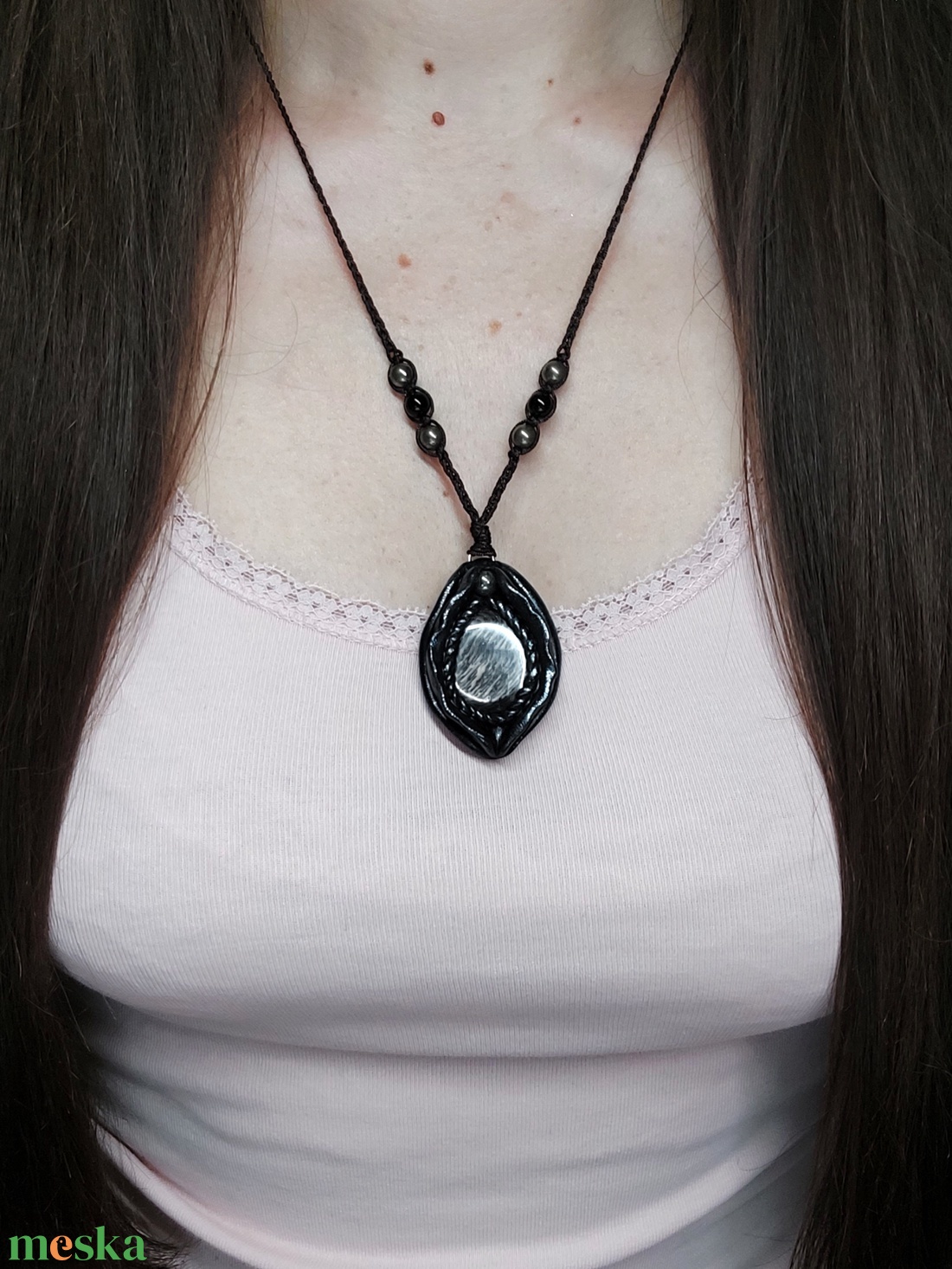 Yoni amulett hiperszténnel és pirittel - ékszer - nyaklánc - medálos nyaklánc - Meska.hu Yoni amulett hiperszténnel és pirittel - ékszer - nyaklánc - medálos nyaklánc - Meska.hu
