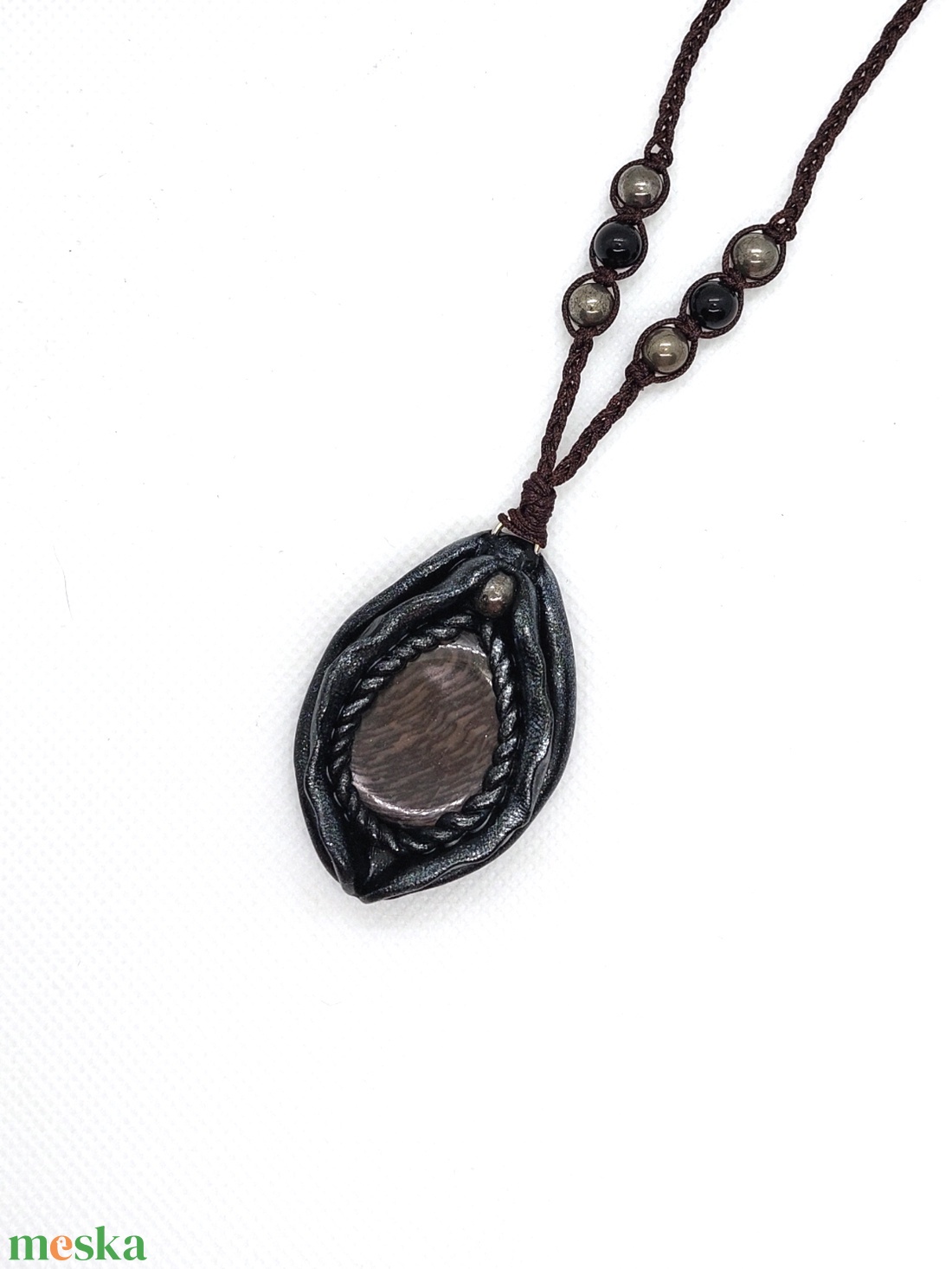 Yoni amulett hiperszténnel és pirittel - ékszer - nyaklánc - medálos nyaklánc - Meska.hu Yoni amulett hiperszténnel és pirittel - ékszer - nyaklánc - medálos nyaklánc - Meska.hu