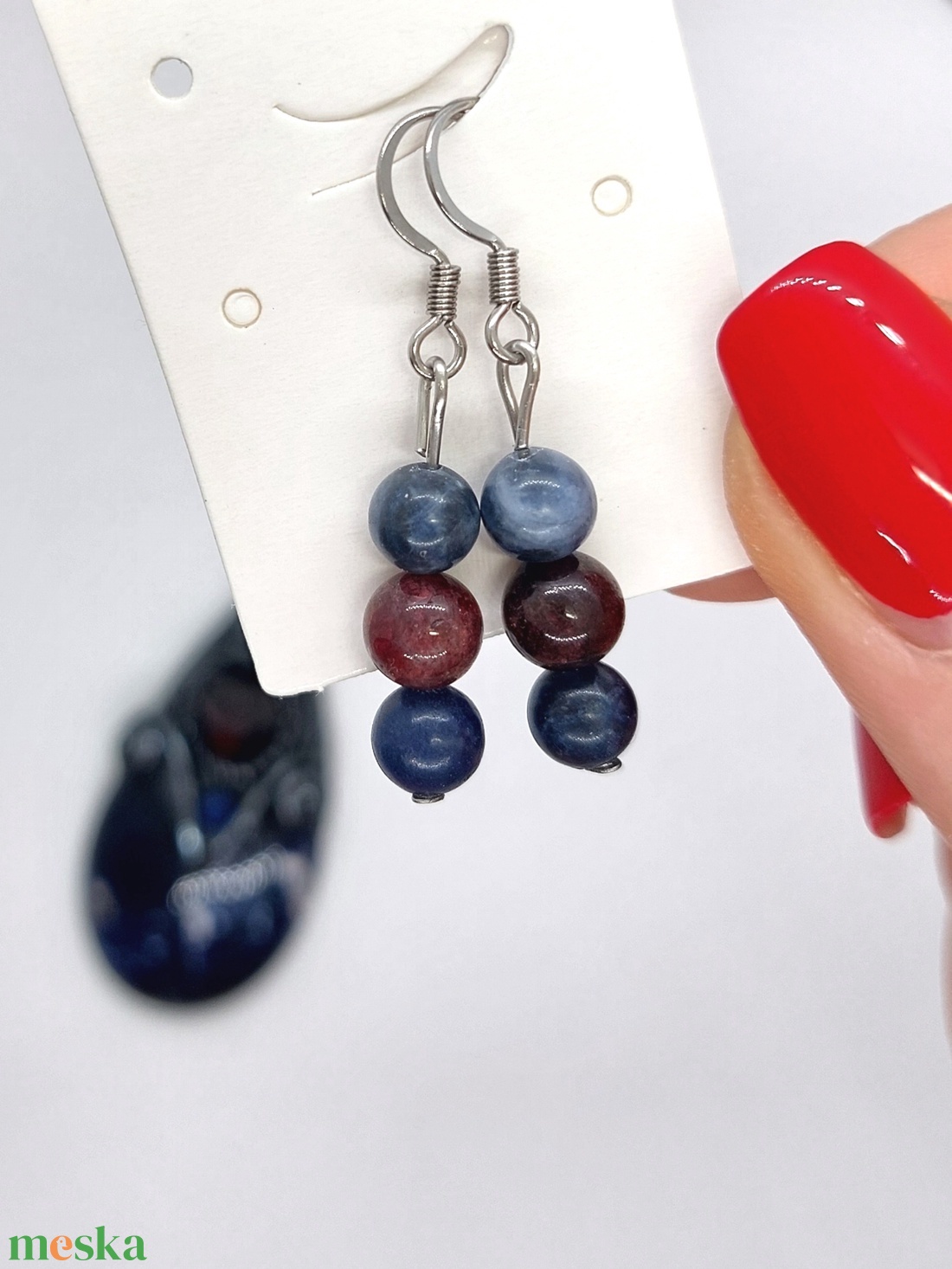 Éjistennő amulett szodalittal és gránáttal - ékszer - nyaklánc - medálos nyaklánc - Meska.hu Éjistennő amulett szodalittal és gránáttal - ékszer - nyaklánc - medálos nyaklánc - Meska.hu