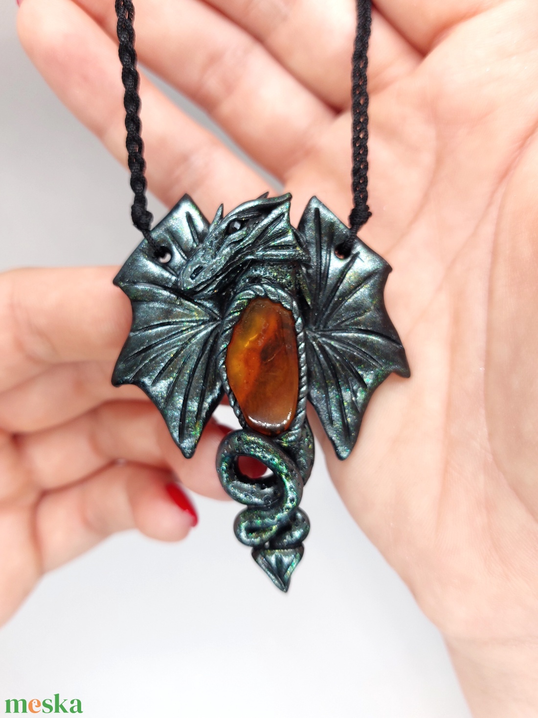 Sárkány amulett borostyánnal - ékszer - nyaklánc - medálos nyaklánc - Meska.hu Sárkány amulett borostyánnal - ékszer - nyaklánc - medálos nyaklánc - Meska.hu
