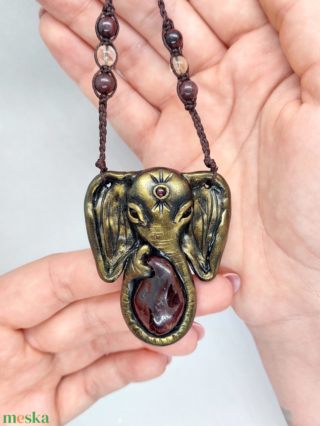 Elefánt amulett gránáttal - ékszer - nyaklánc - medálos nyaklánc - Meska.hu Elefánt amulett gránáttal - ékszer - nyaklánc - medálos nyaklánc - Meska.hu
