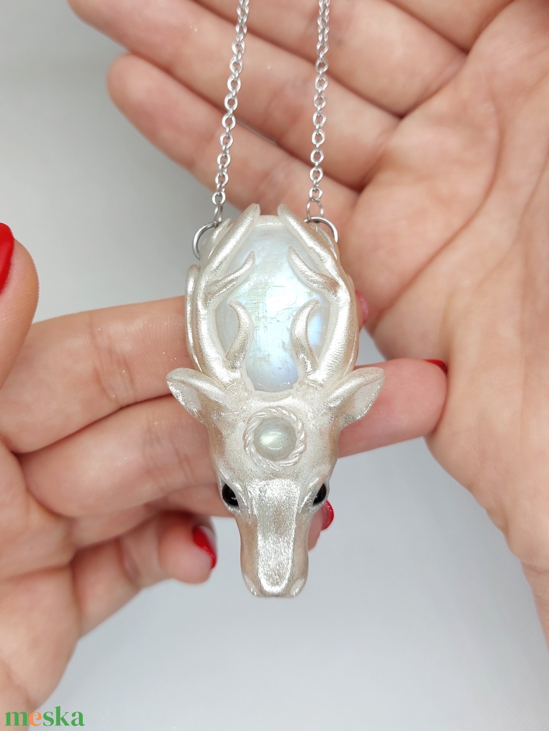 Szarvas amulett szivárvány holdkővel - ékszer - nyaklánc - medálos nyaklánc - Meska.hu Szarvas amulett szivárvány holdkővel - ékszer - nyaklánc - medálos nyaklánc - Meska.hu