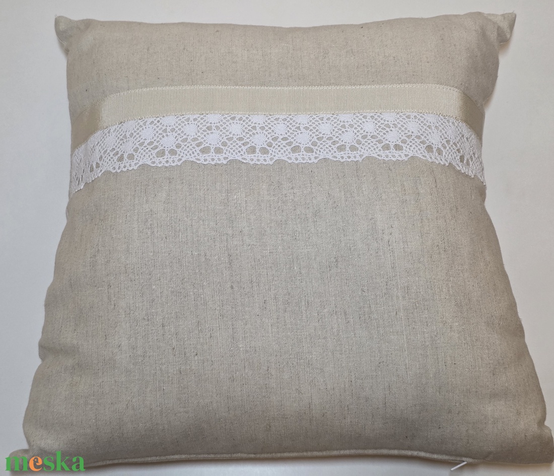 Natúr, csipkés díszpárna � 40�40 cm, levehető és mosható huzattal - otthon & életmód - lakástextil - párna & párnahuzat - díszpárna (belsővel együtt) - Meska.hu