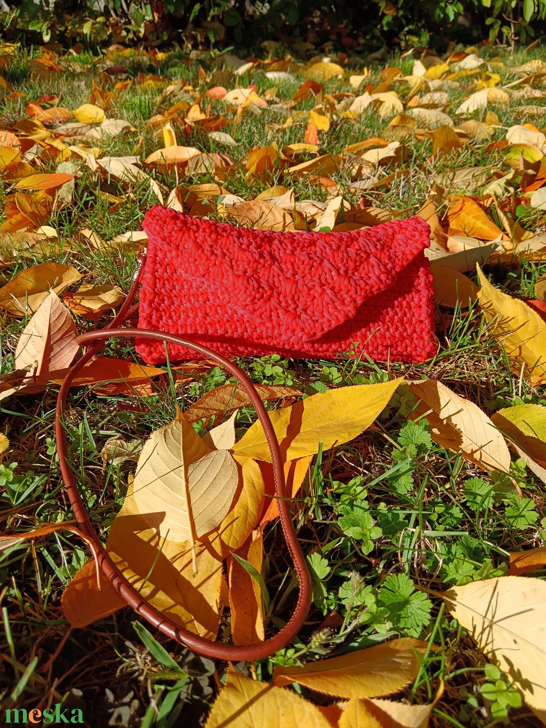 Onyx Borostyán  kézzel horgolt piros keresztpántos táska - táska & tok - kézitáska & válltáska - vállon átvethető táska - Meska.hu