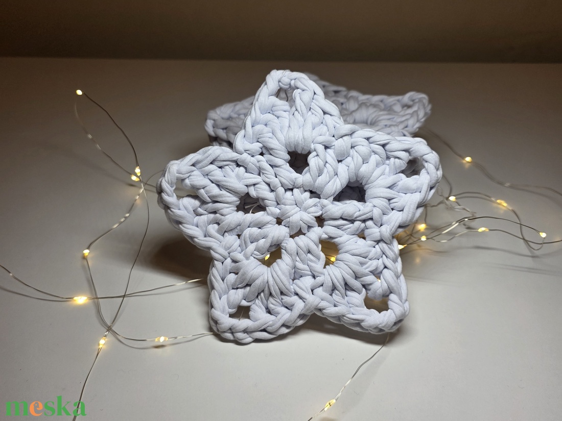 Horgolt csillag dekoráció  kézzel készült, puha pamutfonalból - karácsony - karácsonyi lakásdekoráció - karácsonyfadíszek - Meska.hu