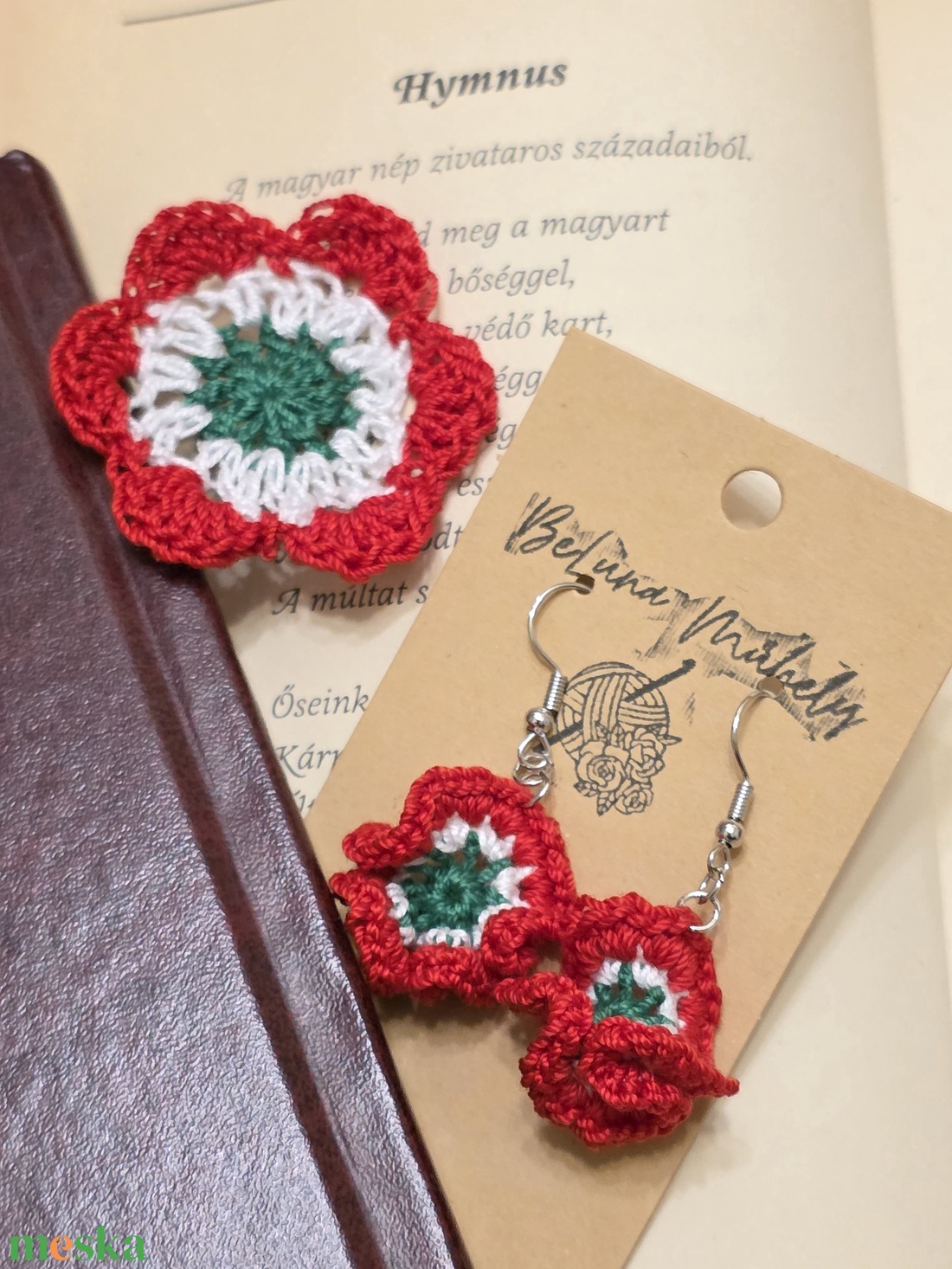 Horgolt Virág Kokárda - Kézműves Nemzeti Színű Kitűző és Bross - ékszer - kitűző és bross - Meska.hu