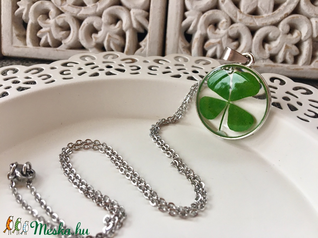 N�gylevelű lóhere-epoxi műgyanta fémkeretes medál -  - Meska.hu