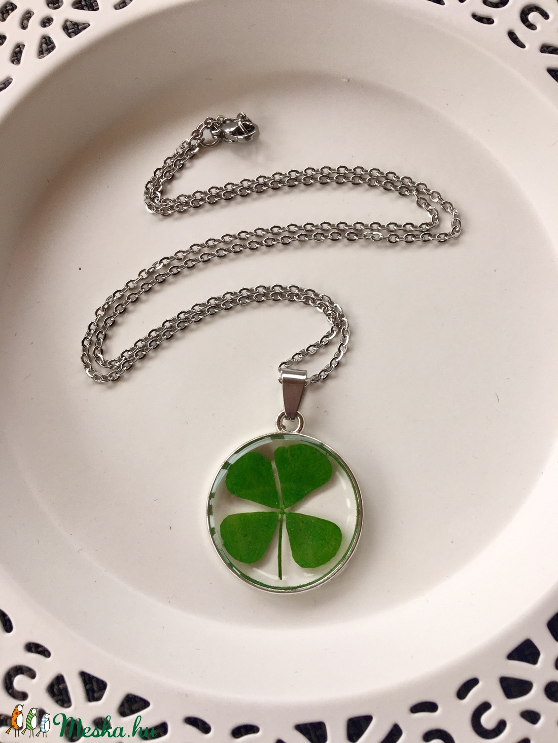 N�gylevelű lóhere-epoxi műgyanta fémkeretes medál -  - Meska.hu