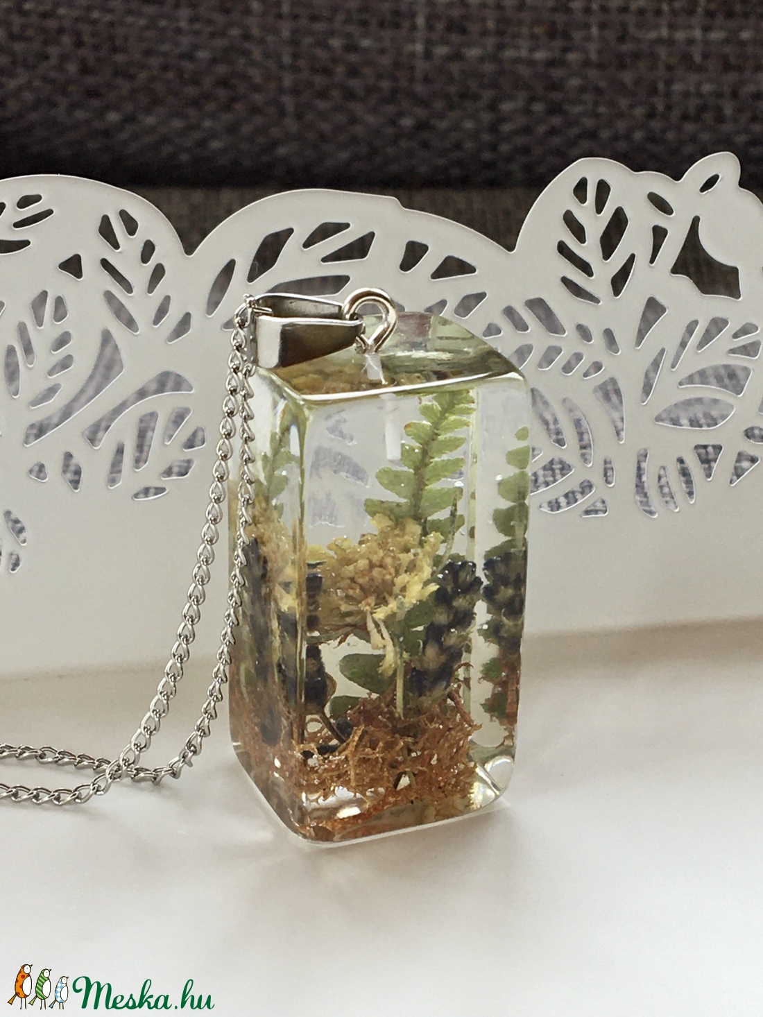 Mini terrárium medál,páfránnyal,virágokkal-műgyanta medál - ékszer - nyaklánc - medál - Meska.hu Mini terrárium medál,páfránnyal,virágokkal-műgyanta medál - ékszer - nyaklánc - medál - Meska.hu