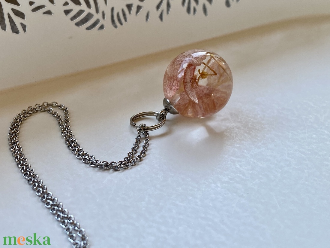 Rózsaszín hortenzia, gömb-műgyanta medál - ékszer - nyaklánc - medálos nyaklánc - Meska.hu