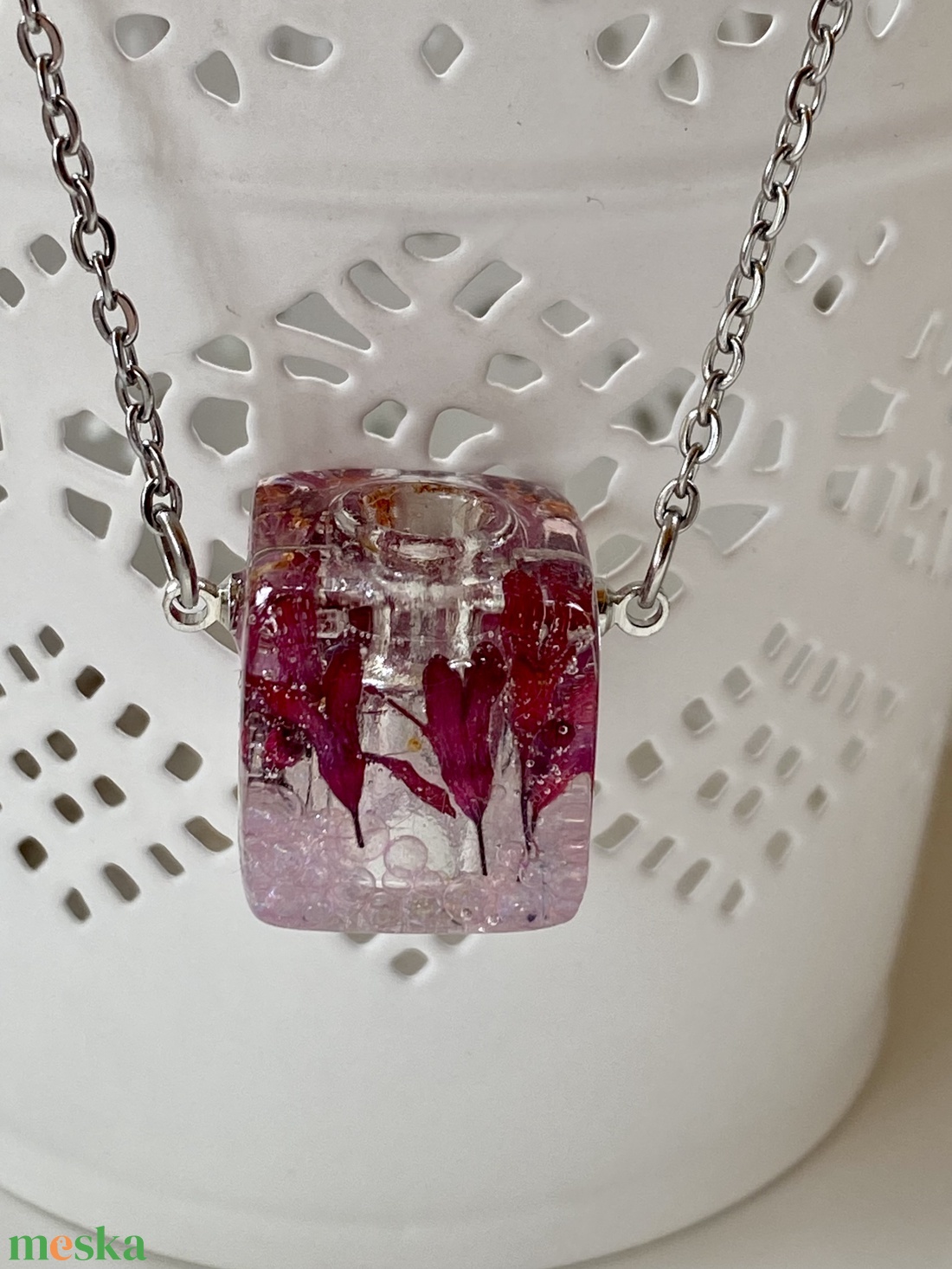 Aromaterápiás virágos kocka medál-pink tűzeső virággal - ékszer - nyaklánc - medálos nyaklánc - Meska.hu Aromaterápiás virágos kocka medál-pink tűzeső virággal - ékszer - nyaklánc - medálos nyaklánc - Meska.hu