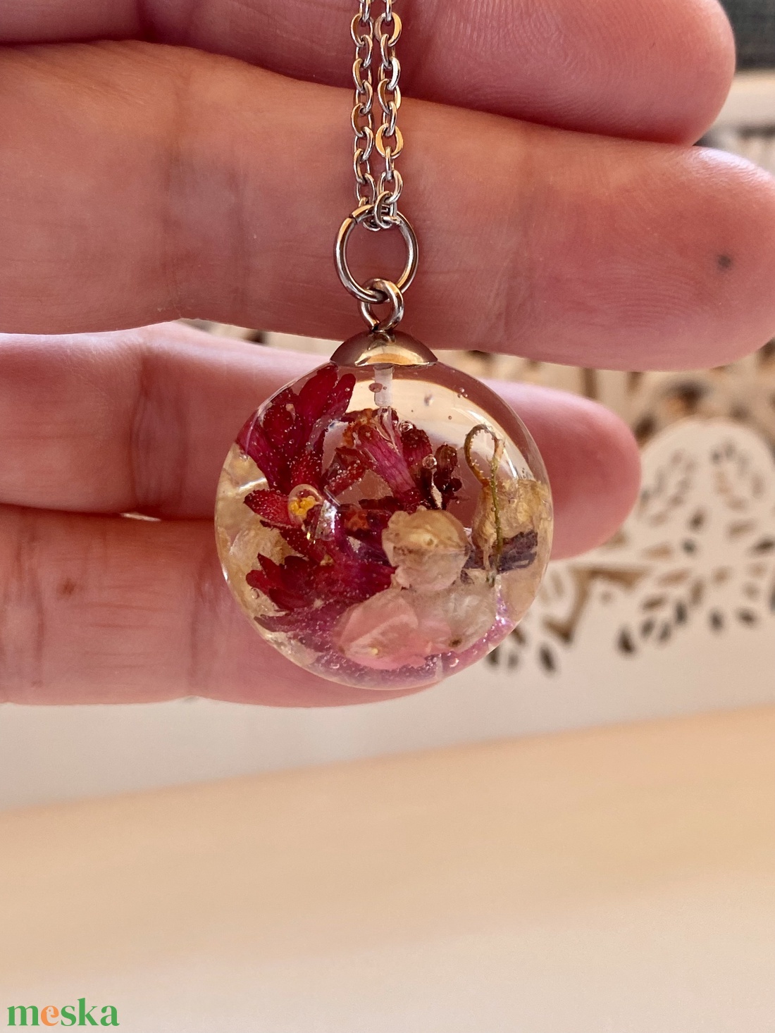 Gyöngyvirág és pink tűzeső,gömb műgyanta medál - ékszer - nyaklánc - medálos nyaklánc - Meska.hu Gyöngyvirág és pink tűzeső,gömb műgyanta medál - ékszer - nyaklánc - medálos nyaklánc - Meska.hu