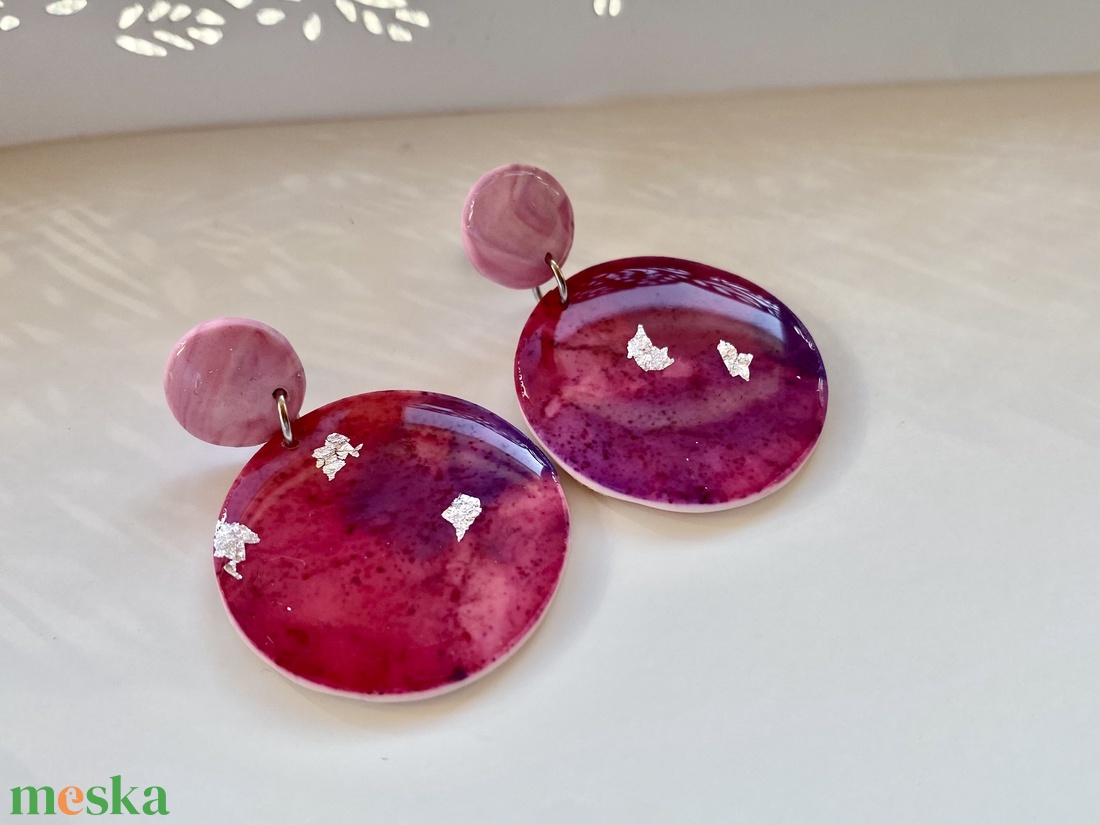 Pink-rózsaszín,ezüst pelyhes kerek fülbevaló - ékszer - fülbevaló - lógós kerek fülbevaló - Meska.hu