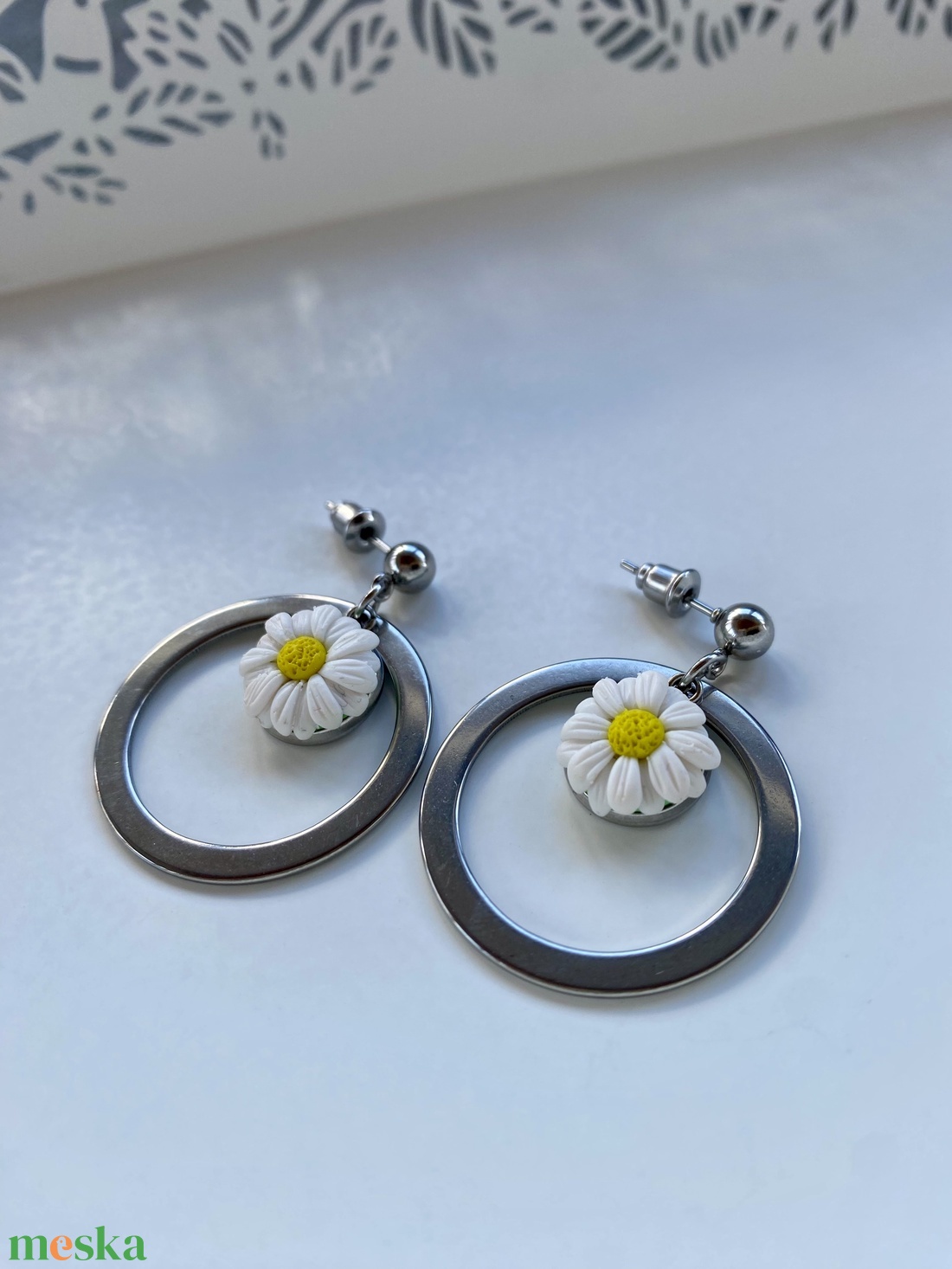 Százszorszép virágos nemesacél fülbevaló 1. - ékszer - fülbevaló - lógó fülbevaló - Meska.hu