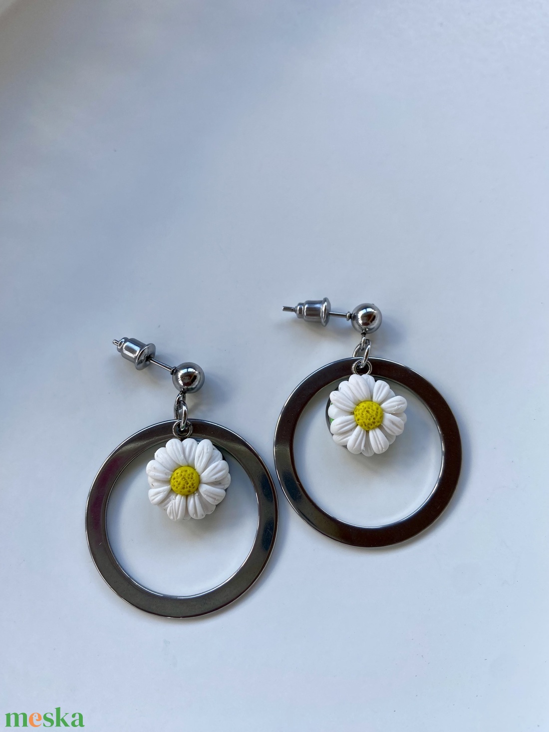 Százszorszép virágos nemesacél fülbevaló 1. - ékszer - fülbevaló - lógó fülbevaló - Meska.hu